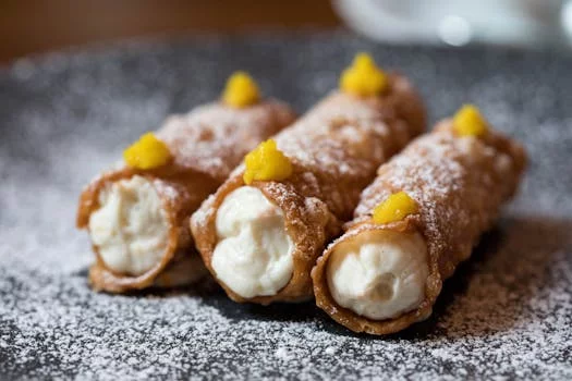 cannoli sicilian pastry with ricotta filling